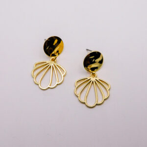 Gold Shell Outline Earring